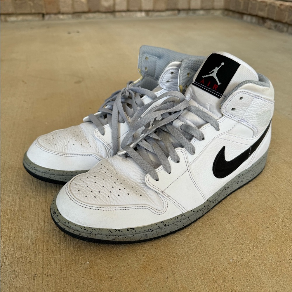 Air Jordan Mid’s